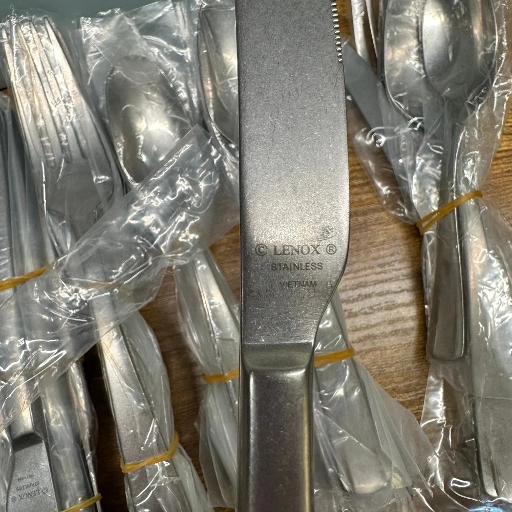 Lenox French Perle Scallop Vintage 65 Piece Flatware Set 18/10 Stainless Steel